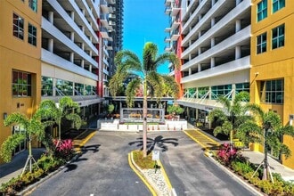 Building Photo - 1208 E Kennedy Blvd