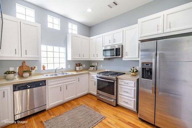 Foto del edificio - 8705 Bryam St