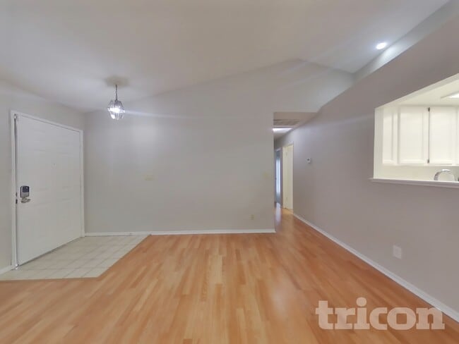 Foto del edificio - 7726 Robinette Rd