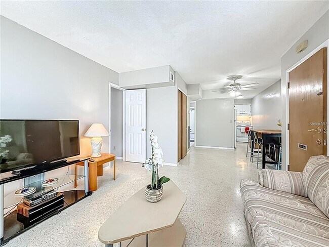 Foto del edificio - 250 Rosery Rd NW