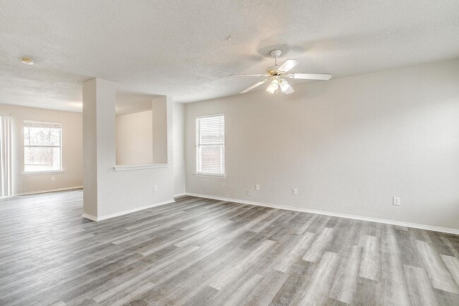 Foto del edificio - Ready for New Tenants- Large 3 bed, 2.5 bath in West Fort Worth- 76108