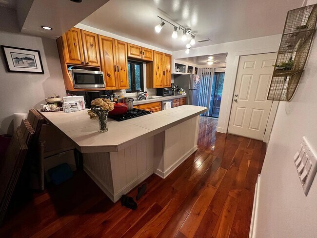 Foto del edificio - 2128 N Hoyne Ave