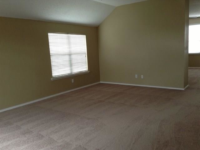 Building Photo - 3229 Silver Creek Dr