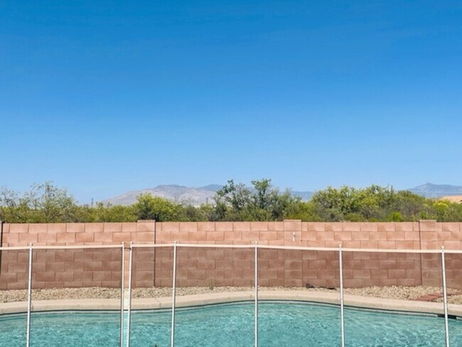 Building Photo - 4 Bedroom Home with Pool in Vail School Di...