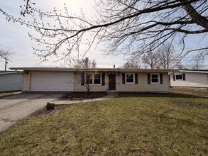 Building Photo - 424a Sequoia Dr