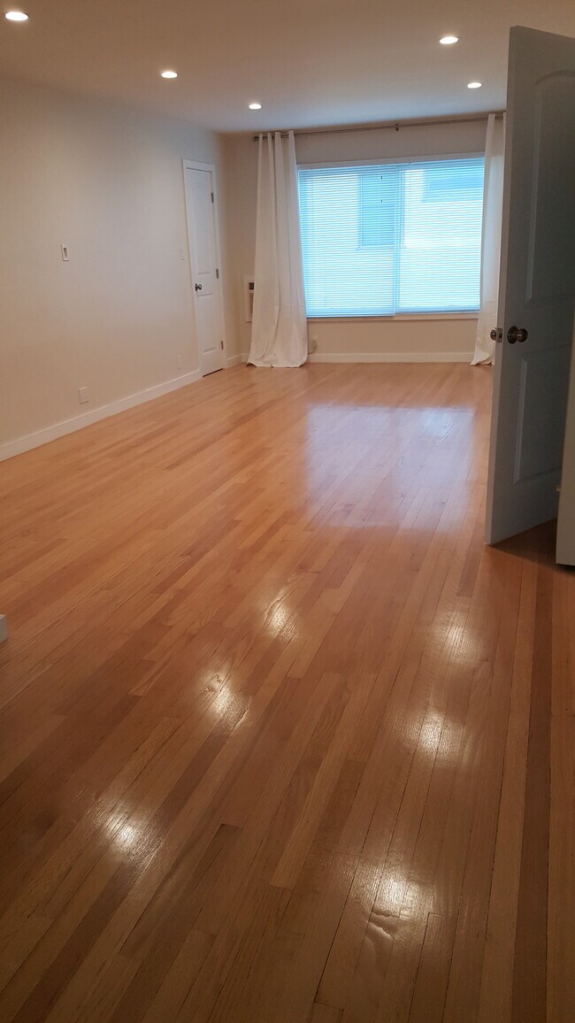 Foto del edificio - 1146 N Fuller Ave
