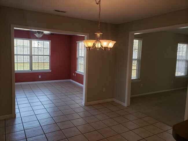 Building Photo - 511 Amazon Dr