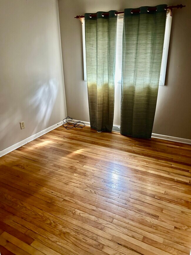 Dormitorio 1 - 1609 Spruce Ct