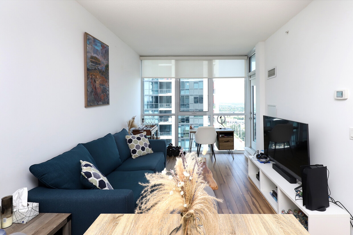 Photo principale - 75 Eglinton Ave E