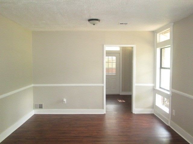 Building Photo - 2140 Silverdale Rd