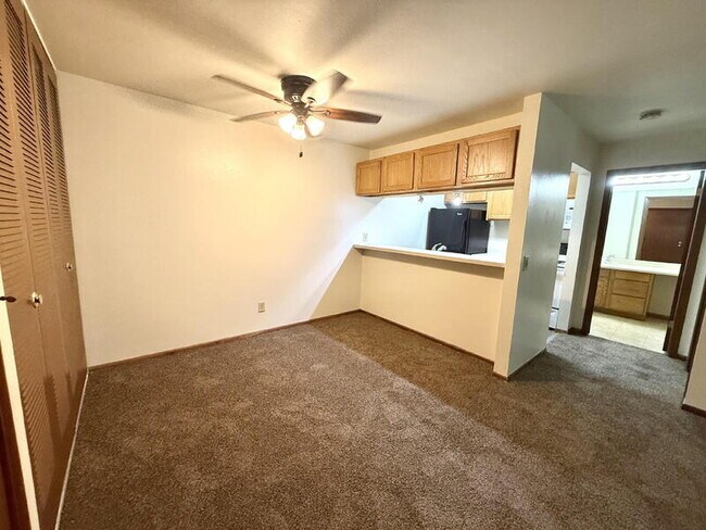 Building Photo - 2404 Independence Ln