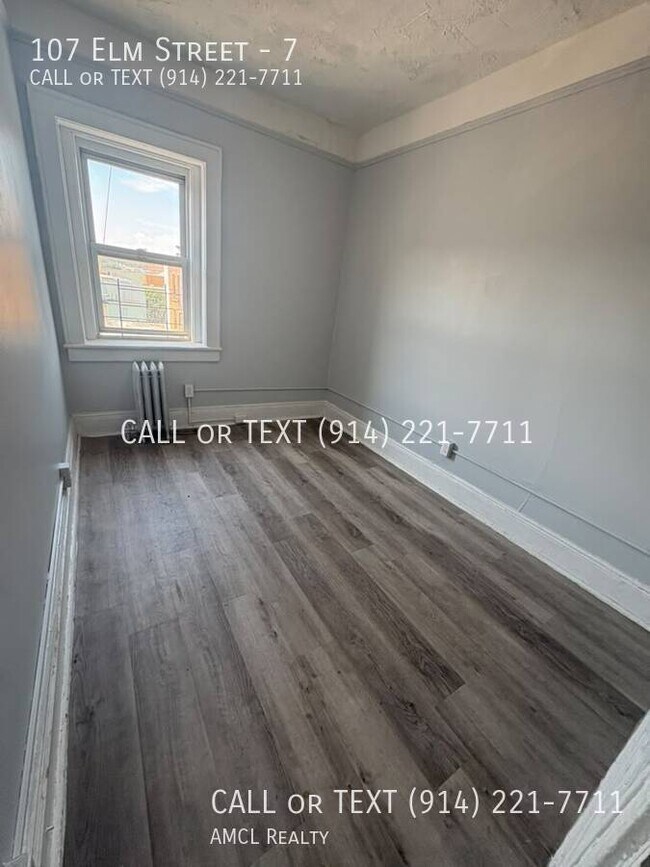 Building Photo - 107 Elm St