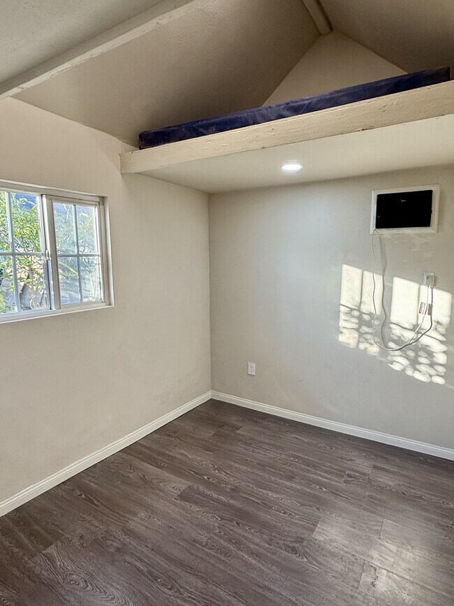 Foto del edificio - 5795 Kenwood Pl