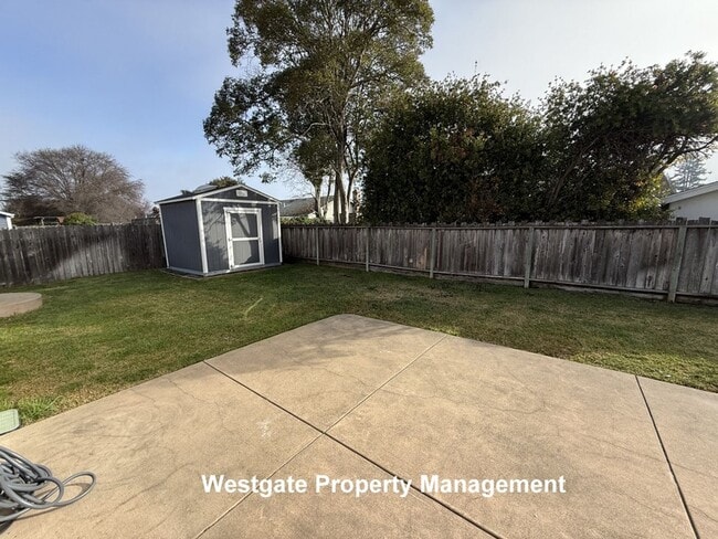 Foto del edificio - 574 Lorraine Ct N