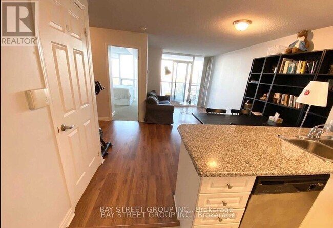 Building Photo - 35 Hollywood Ave