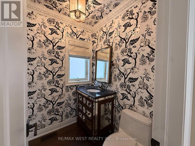 Building Photo - 126 Ner Israel Dr