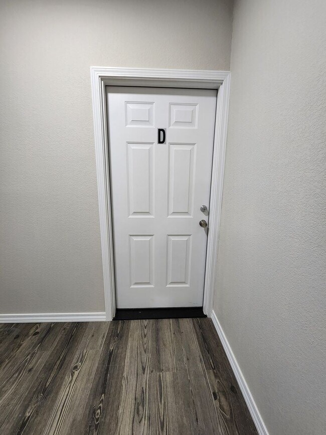 Foto del edificio - Spacious 2-Bedroom, 1-Bathroom Home AVAILA...