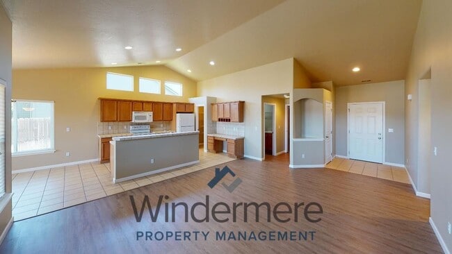 Building Photo - 910 Hedine Road