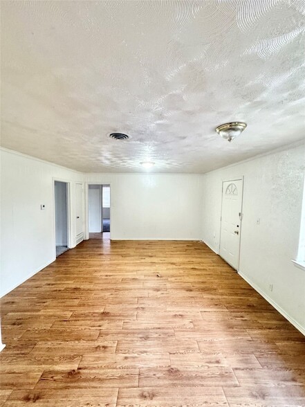 Building Photo - 6820 Dart Ave