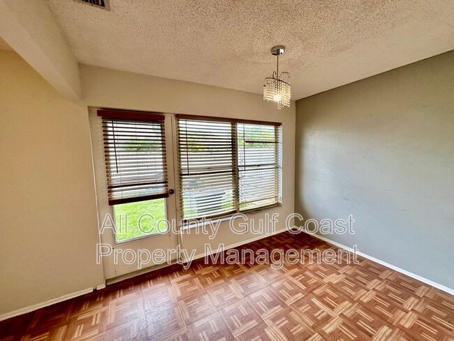 Building Photo - 411 40th Ct W