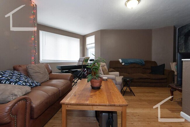 Photo - Sunny, Spacious 5-bed with 3 Bathrooms! Apartment