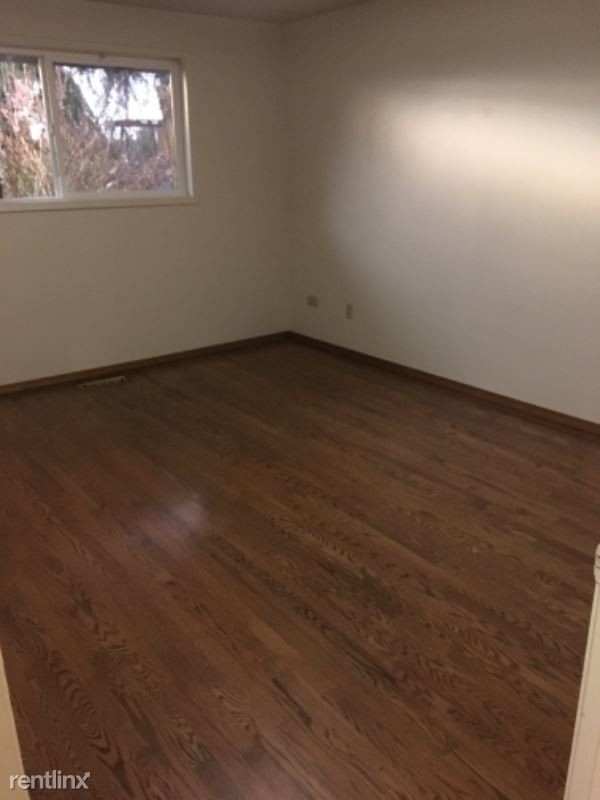 Foto del edificio - 717 83rd Ave SE