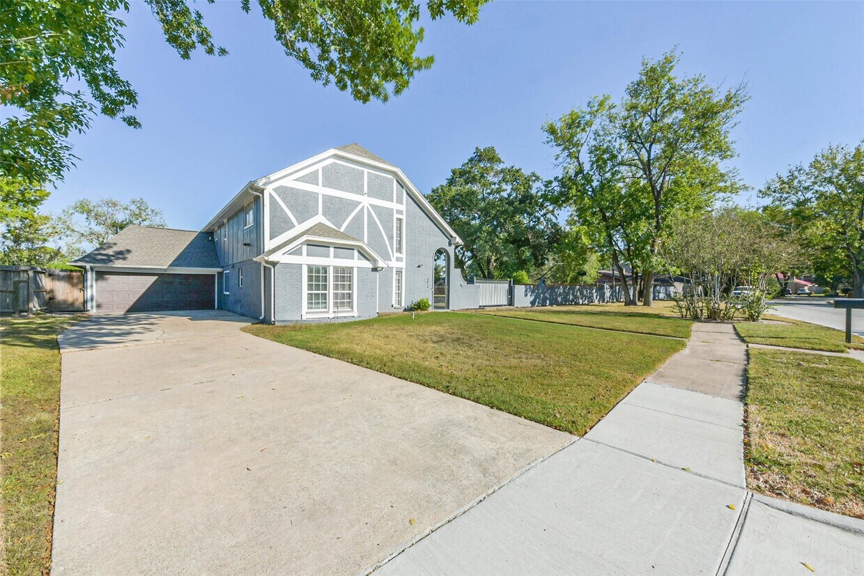 Foto principal - 6918 Bent Branch Dr