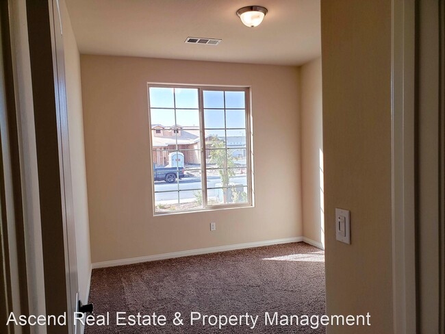 Building Photo - 4 br, 2 bath House - 6610 Sunchase Dr.