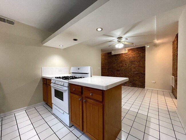 Foto del edificio - 4114 N Clarendon Ave
