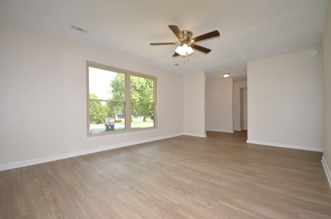 Building Photo - 9205 Foxtail Ct