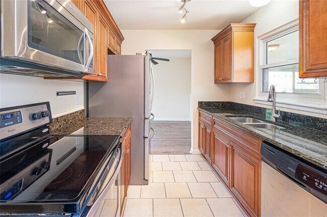 Building Photo - 3075 Blackstone Court