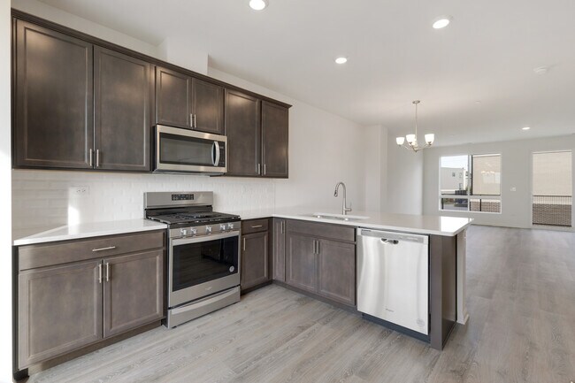 Building Photo - 1320 Lakepointe Dr