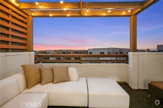 Building Photo - 1651 Topanga