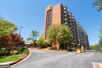 Building Photo - 300 Johnson Ferry Rd