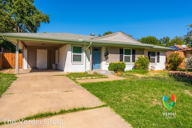 Building Photo - 3 br, 2 bath House - 2245 Cambridge Dr.