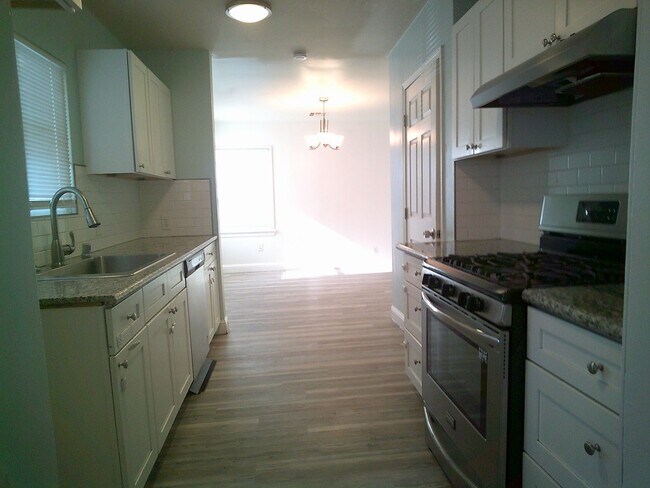 Foto del edificio - 2413 Ashby St