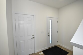 Building Photo - 75 Fenwyck Blvd