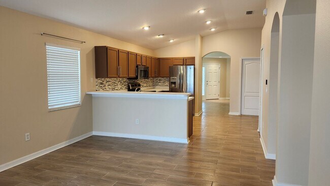 Building Photo - 7955 Carriage Pointe Dr