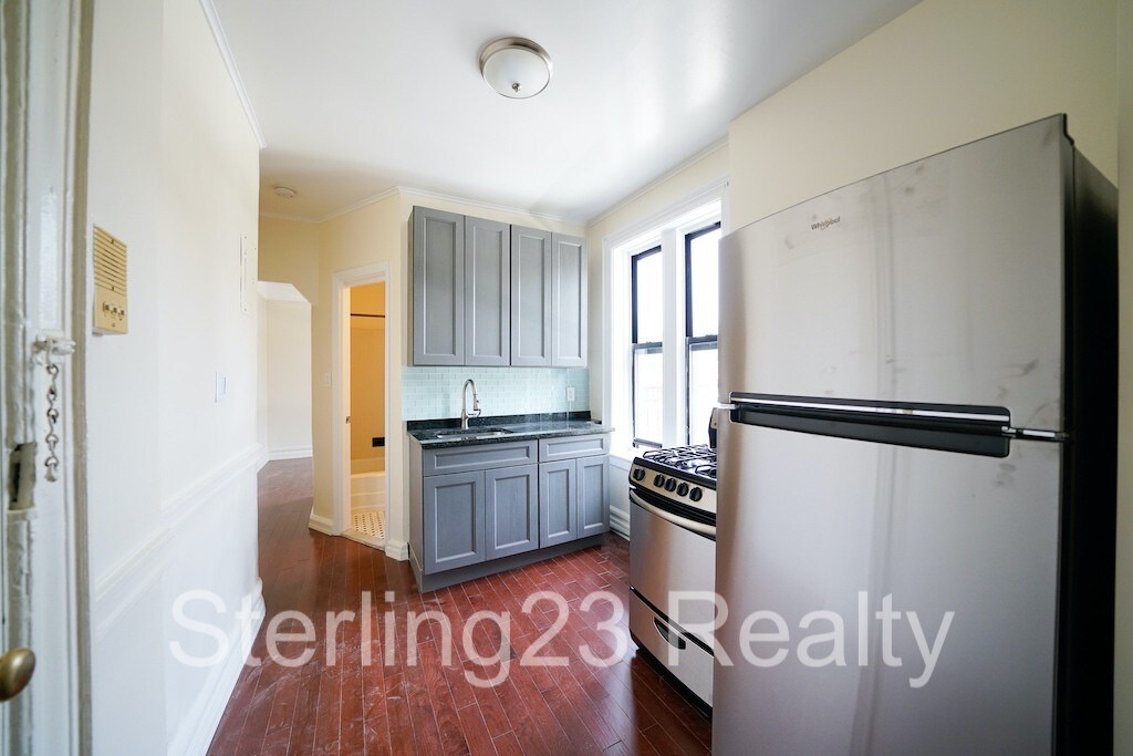 Foto principal - 23-90 29th St
