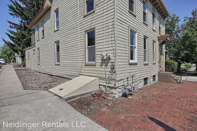 Building Photo - 320 S Frederick St