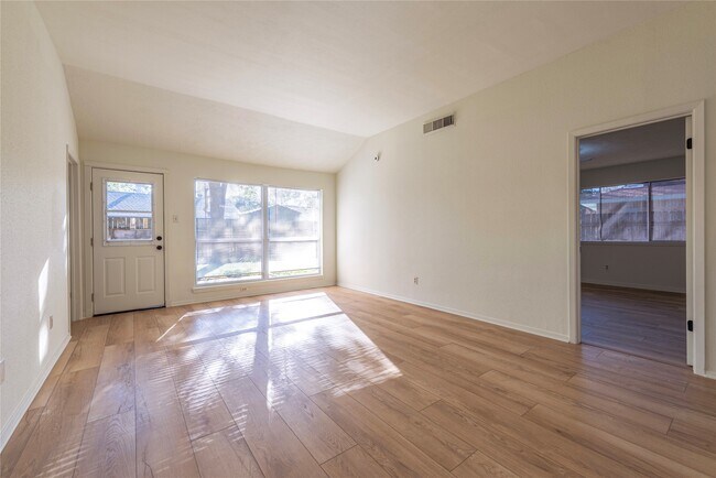 Building Photo - 462 Capehill Dr