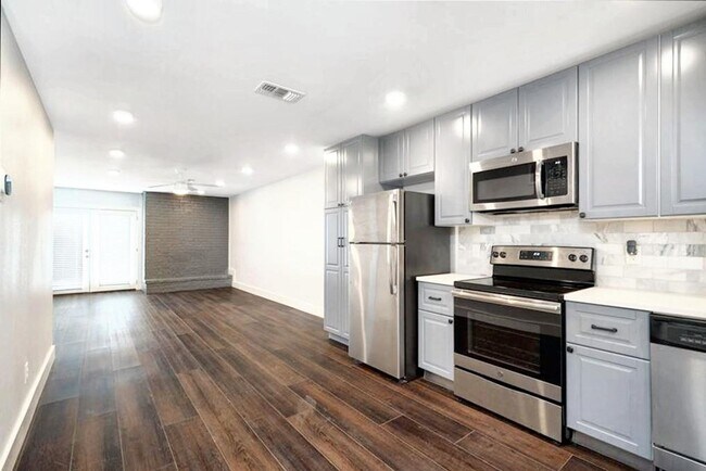 Foto del edificio - Spacious 2-Bed, 2-Bath First Floor Apartme...