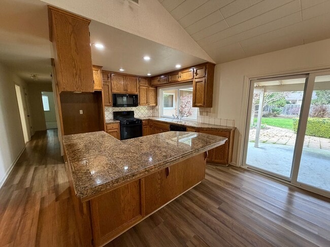 Building Photo - 1428 W Calimyrna Ave