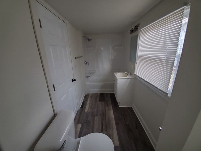 Building Photo - 206 Wright Ave