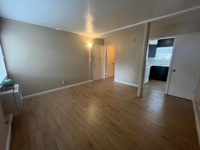 Foto del edificio - 24370 Newhall Ave