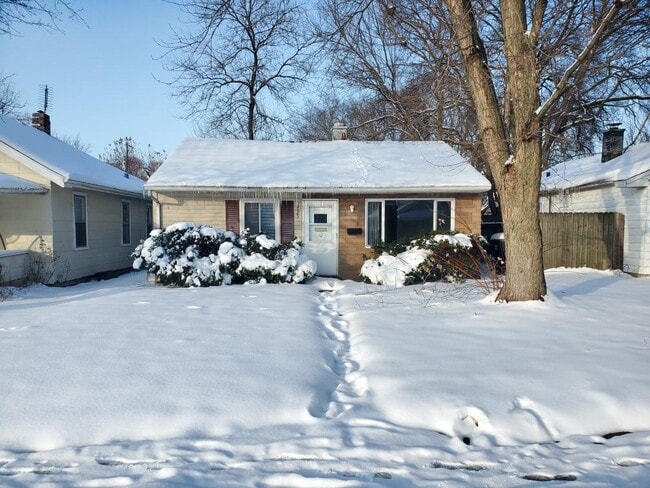 Building Photo - 1725 E Calvert St