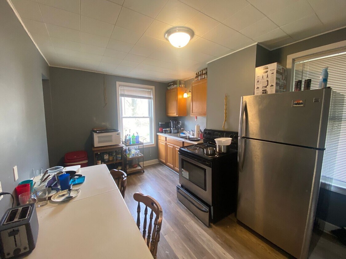 Foto principal - 156 Warner St