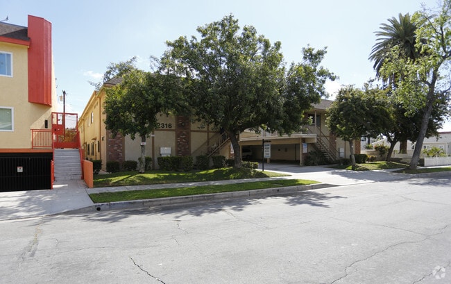 Building Photo - 2314-1316 N Catalina St