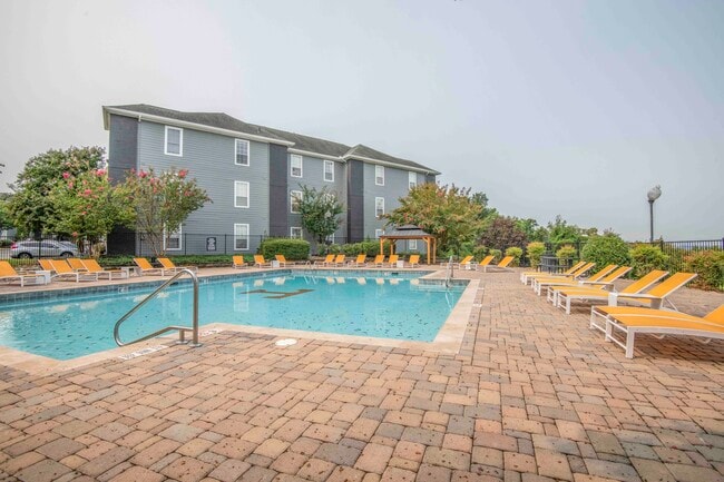 Building Photo - Heights of Knoxville