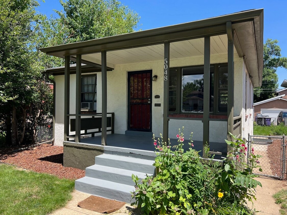 Primary Photo - Updated 4-bed, 2-bath home - Blocks from R...